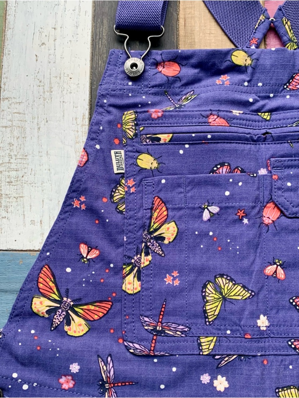 NWT Duluth Medium Heirloom Gardening Convertible Overalls Indigo Backyard Bugs - Picture 4 of 11